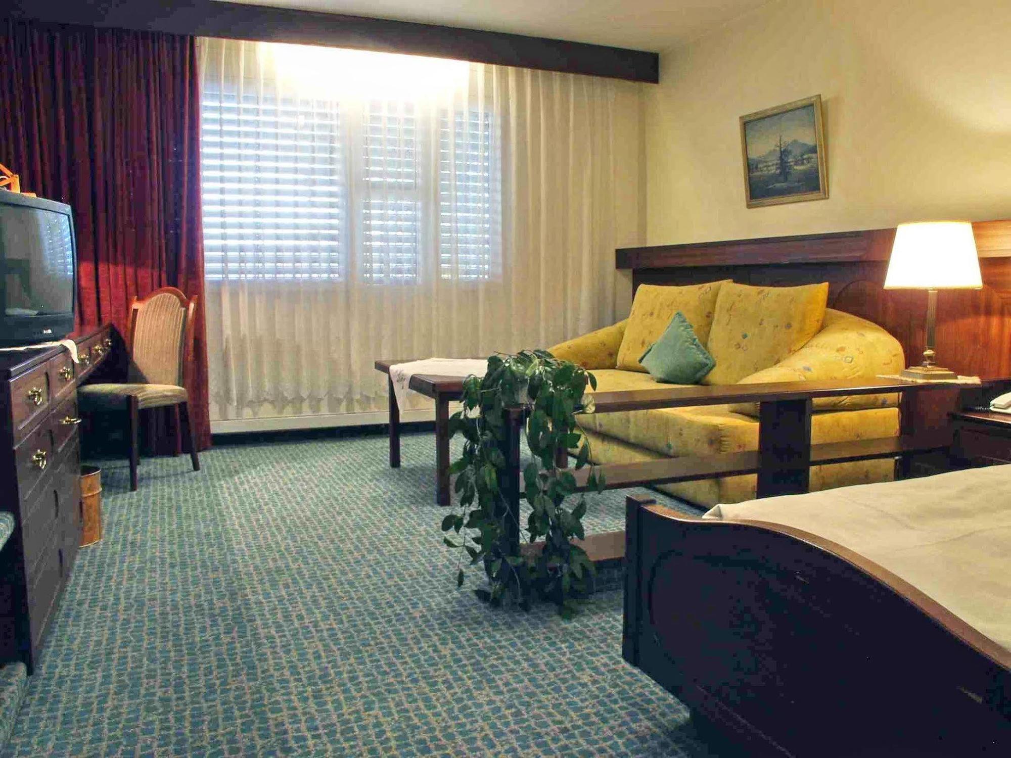 Akzent Hotel Restaurant Altdorfer Hof فاينغارتن الغرفة الصورة